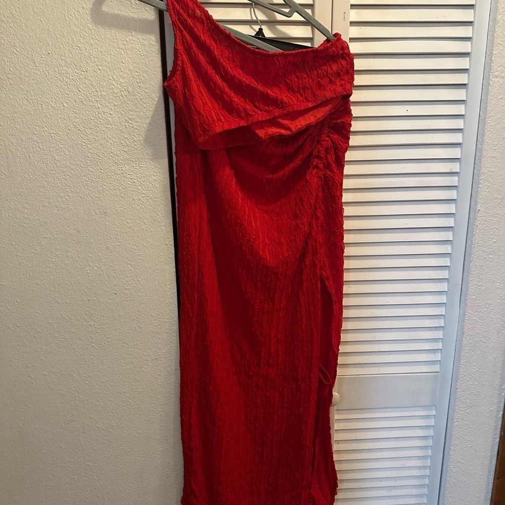 Elegant Red One-Shoulder Dress